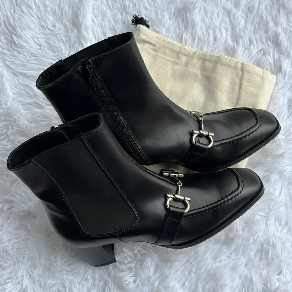 Renatta Jop Leather Ankle Boots with bit hardware size 7